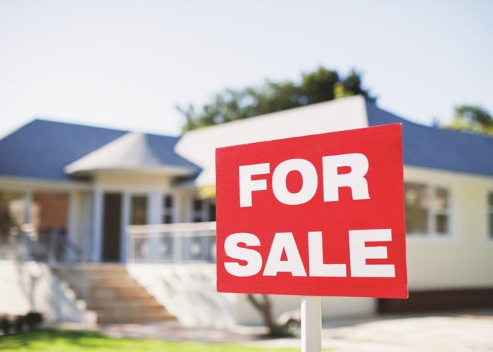 Professional exterior cleaning to get your house ready for market